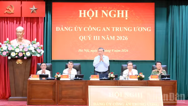 Tổng Bí thư, Chủ tịch nước Tô Lâm và các đồng chí Ủy viên Bộ Chính trị, Ủy viên Thường vụ Đảng ủy Công an Trung ương chủ trì Hội nghị. (Ảnh: ĐĂNG KHOA)