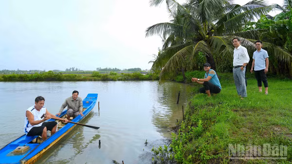 Tại vùng nông thôn Cà Mau, nuôi trồng thủy sản tiếp tục đóng vai trò chủ lực. (Ảnh: HỮU TÙNG)