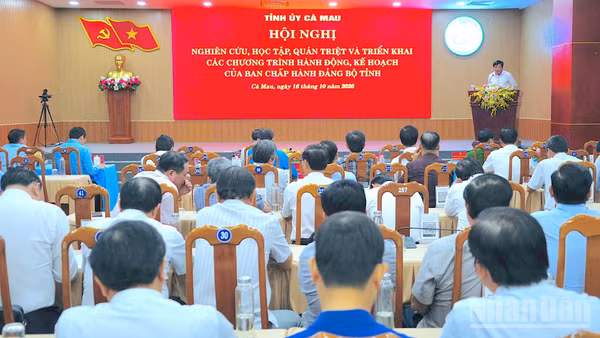 Quang cảnh hội nghị quán triệt tại Cà Mau, chiều 16/10. (Ảnh: HỮU TÙNG)