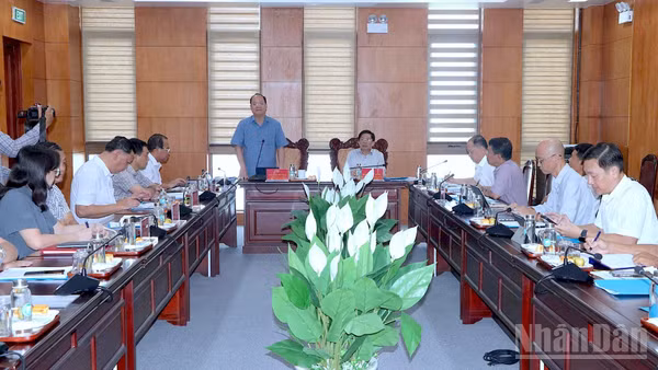 Quang cảnh buổi làm việc giữa lãnh đạo Tỉnh ủy Cà Mau với Trung tâm Khởi nghiệp và Đổi mới sáng tạo. (Ảnh: HỮU TÙNG)
