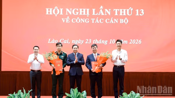 Hội nghị lần thứ 13 về công tác cán bộ của Ban Chấp hành Đảng bộ Lào Cai sáng 23/10. (Ảnh: THÀNH TÂM)
