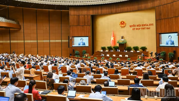 Quang cảnh phiên họp ở hội trường tại Kỳ họp thứ 2, Quốc hội khóa XVI, ngày 18/10. (Ảnh: DUY LINH)