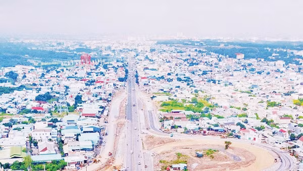 Hiện chủ đầu tư Dự án thành phần 1, cao tốc Biên Hòa - Vũng Tàu đang khẩn trương hoàn thiện các hạng mục còn lại phục vụ mục tiêu thông xe trước ngày 18/5/2026.