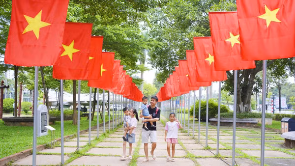 Đường cờ tại Bảo tàng Bắc Ninh số 2 là điểm đến được nhiều người lựa chọn. (Ảnh X.M)