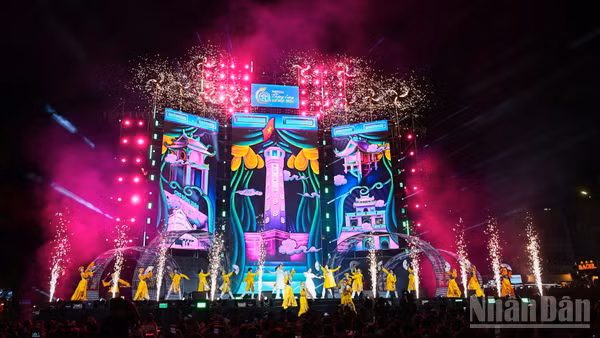 Chương trình nghệ thuật hoành tráng kết thúc chuỗi sự kiện Festival Thăng Long-Hà Nội lần thứ II, năm 2026.