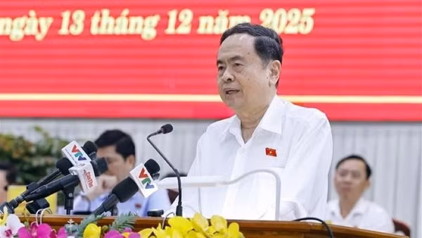 Chủ tịch Quốc hội phát biểu tại cuộc tiếp xúc cử tri. (Ảnh: DOÃN TẤN/TTXVN)