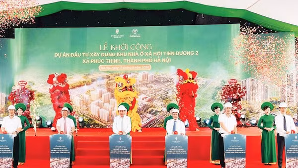 Các đại biểu thực hiện nghi thức khởi công dự án nhà ở xã hội Tiên Dương 2, tại xã Phúc Thịnh, Thành phố Hà Nội.