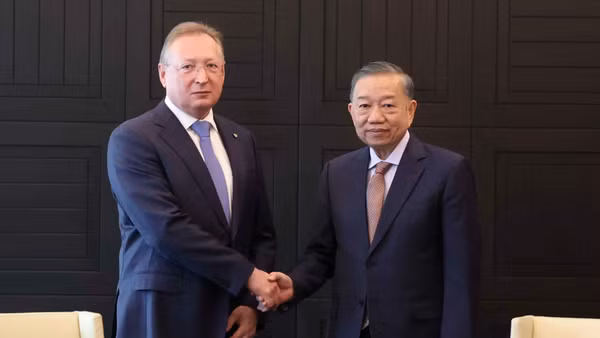 Tổng Bí thư, Chủ tịch nước Tô Lâm tiếp ông Sergei Kudryashov, Tổng Giám đốc Công ty cổ phần Zarubezhneft. (Ảnh: Thống Nhất/TTXVN)