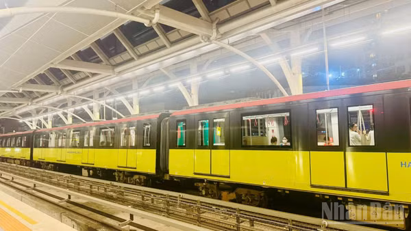 Tính chung 8 tháng năm 2026, vận chuyển hành khách tăng 18,6% và luân chuyển tăng 13,1% so với cùng kỳ năm trước. (Ảnh: HNV)