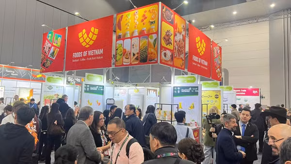 Đông đảo khách tham quan tại gian hàng Việt Nam. (Ảnh: Agritrade Việt Nam)
