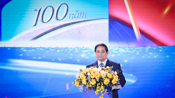 Thủ tướng Chính phủ Phạm Minh Chính phát biểu ý kiến tại Chương trình nghệ thuật chào mừng Kỷ niệm 100 năm Ngày Báo chí Cách mạng Việt Nam (1925-2025) và Lễ trao Giải Báo chí Quốc gia lần thứ XIX - năm 2024 với chủ đề "Thép trong bút, Lửa trong tim".