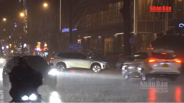 [Video] Mưa ngập tại Thành phố Hồ Chí Minh ảnh hưởng khoảng 250 chuyến xe buýt