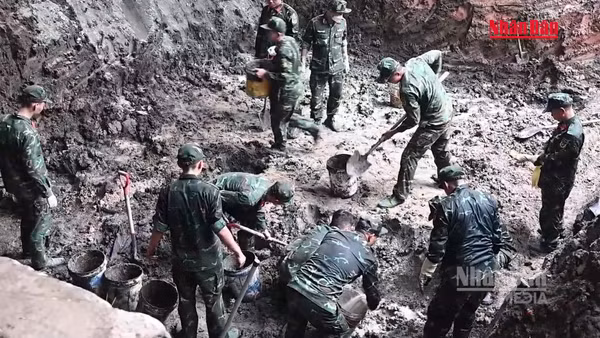 [Video] Tiếp tục tìm thấy hài cốt liệt sĩ tại Công viên Lê Thị Riêng