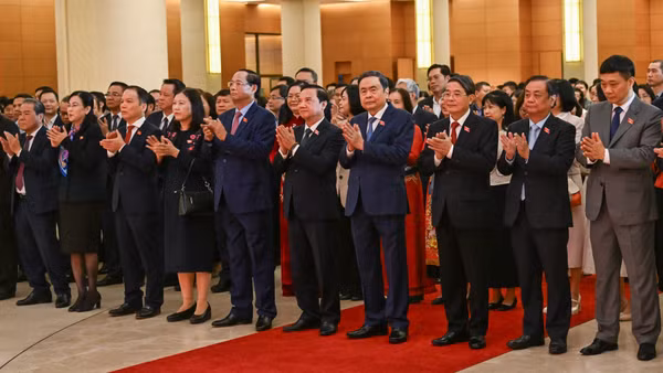 Chủ tịch Quốc hội Trần Thanh Mẫn và các Phó Chủ tịch Quốc hội cùng các đại biểu dự cuộc gặp. (Ảnh: DUY LINH)