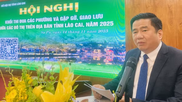 Đồng chí Tô Ngọc Liễn, Chủ tịch Ủy ban nhân dân phường Sa Pa phát biểu khai mạc hội nghị.