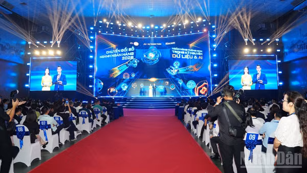 Toàn cảnh sự kiện Chuyển đổi số ngành ngân hàng năm 2026 tại Hà Nội.
