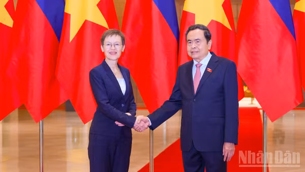 Chủ tịch Quốc hội Trần Thanh Mẫn và Thủ tướng Công quốc Liechtenstein Brigitte Haas.