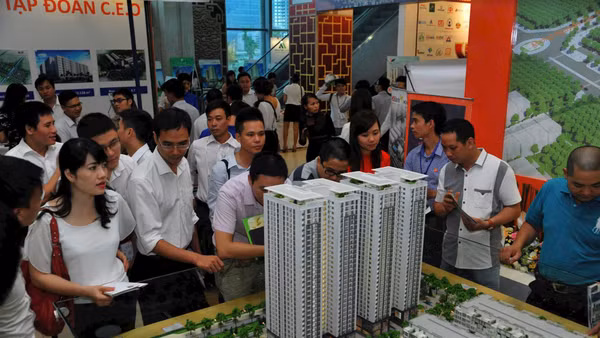 Thị trường bất động sản đang chuyển dịch dần sang một cơ chế cạnh tranh mới, không còn là thiếu nguồn cung, không cố sở hữu nhà bằng mọi giá mà là khả năng hấp thụ của dòng tiền. Ảnh HẢI NAM