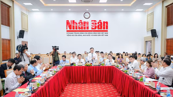 Hội thảo “Tăng trưởng 2 con số - Động lực từ doanh nghiệp” do Báo Nhân Dân và Liên đoàn Thương mại và Công nghiệp Việt Nam (VCCI) phối hợp tổ chức sáng 8/7.