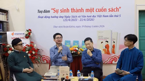 Theo nhiều chuyên gia, AI ảnh hưởng đến lĩnh vực sáng tạo văn học, nhưng không thể thay con người rung động. Ảnh: VĂN HỌC 