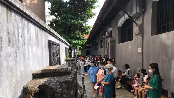 Di sản lịch sử, văn hóa tại Nhà tù Hỏa Lò (Hà Nội) được khai thác hiệu quả vào hoạt động tham quan, du lịch.