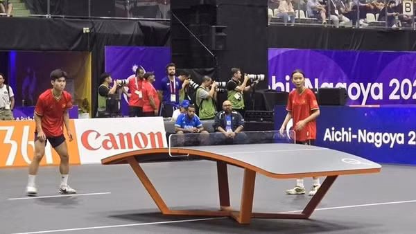 Nguyễn Hoàng Minh Tân và Trịnh Gia Nghi mang về Huy chương đồng cho teqball Việt Nam.
