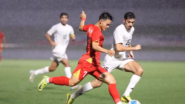 Tiền đạo Nguyễn Thanh Nhàn thiếu một chút may mắn để mang về bàn thắng cho U23 Việt Nam tại ASIAD 20.