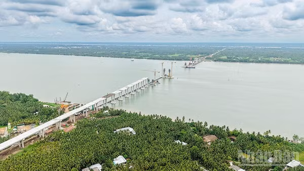 Dự án tuyến đường bộ cao tốc CT.33 được triển khai sẽ kết nối với cầu Đại Ngãi 1 bắc qua sông Hậu.