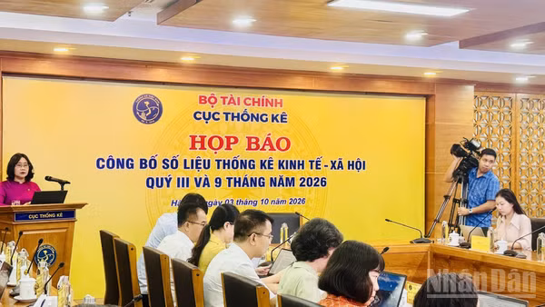 Họp báo diễn ra trực tiếp tại trụ sở Cục Thống kê ở Hà Nội và trực tuyến tới các đơn vị thống kê cơ sở. (Ảnh: HNV)