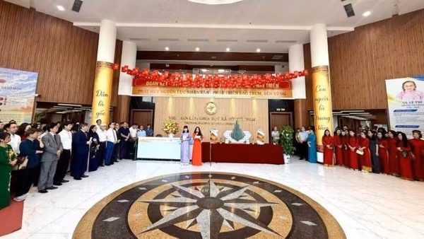 Toàn cảnh buổi lễ Khai mạc Không gian trưng bày tại Viện Hàn lâm. (Ảnh: BAN TỔ CHỨC)