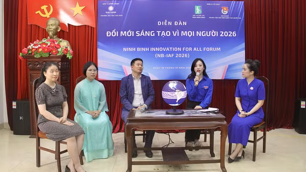 Các diễn giả tham dự tọa đàm trong khuôn khổ diễn đàn. (Ảnh: NIC)