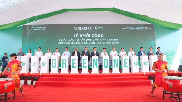 Các đại biểu nhấn nút khởi công dự án. (Ảnh: Ban tổ chức)