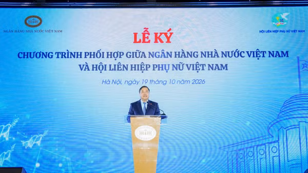 Phó Thủ tướng Thường trực Chính phủ Phạm Gia Túc dự và phát biểu chỉ đạo tại lễ ký. (Ảnh: VIỆT PHONG)