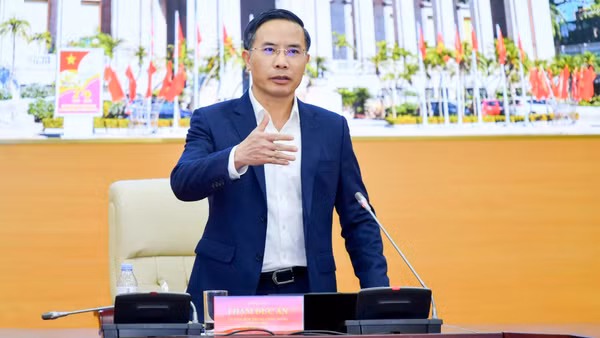 Thống đốc Phạm Đức Ấn yêu cầu cùng với giảm chi phí hoạt động và chia sẻ lợi nhuận, các ngân hàng cần giảm chi phí huy động, tránh cạnh tranh lãi suất thiếu lành mạnh. (Ảnh: Việt Phong)