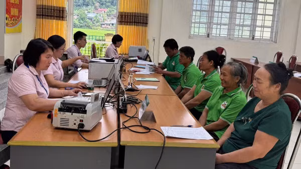 Ngân hàng chính sách xã hội Hà Quảng tích cực cho vay vốn tại các điểm giao dịch xã.
