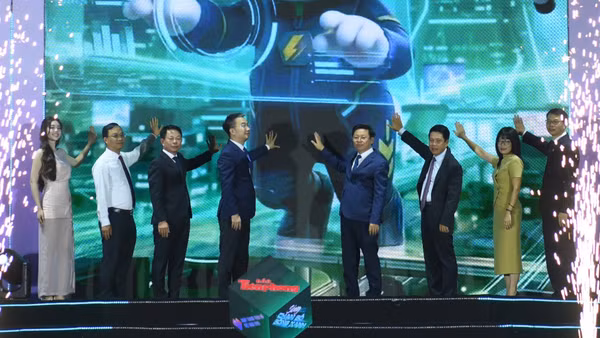 Điểm nhấn của Lễ khai mạc Ngày Thanh toán số Việt Nam 2026 là nghi thức kích hoạt Sóng Festival 2026. (Ảnh: Việt Phong)