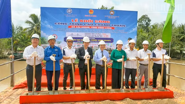 Nghi thức khởi công cầu Chánh Thuận. (Ảnh: BÁ DŨNG)