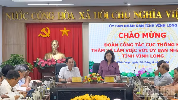 Cục trưởng Nguyễn Thu Hương phát biểu tại buổi làm việc. (Ảnh: BÁ DŨNG)