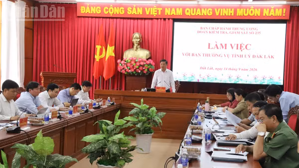 Quang cảnh buổi làm việc. (Ảnh: CÔNG LÝ)