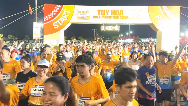 Các vận động viên tham gia Giải chạy Tuy Hòa 2026 “Đón bình minh trên biển”. (Ảnh: CTV)