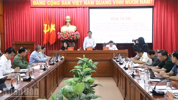 Bí thư Tỉnh ủy Đắk Lắk Lương Nguyễn Minh Triết phát biểu tại hội nghị. (Ảnh: CÔNG LÝ)