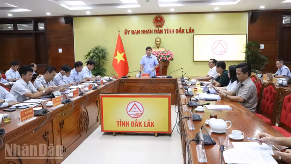 Phó Chủ tịch Ủy ban nhân dân tỉnh Đắk Lắk Nguyễn Thiên Văn phát biểu chỉ đạo tại hội nghị. (Ảnh: CÔNG LÝ)