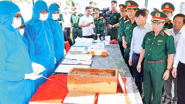 Quy trình lấy mẫu ADN tại hiện trường được thực hiện nghiêm ngặt qua 8 bước độc lập.