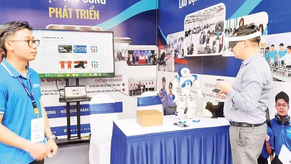 Trưng bày các giải pháp công nghệ thúc đẩy chuyển đổi số tại Thành phố Hồ Chí Minh.