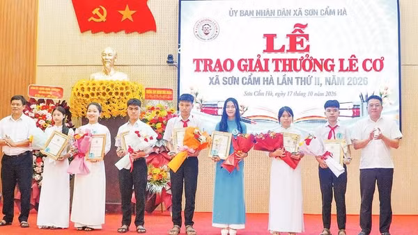Học sinh, sinh viên nhận Giải thưởng Lê Cơ lần thứ II.