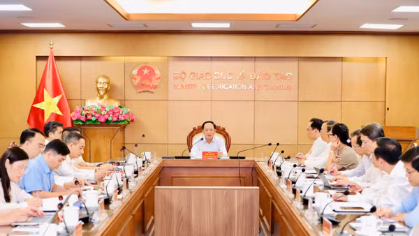 Đồng chí Trịnh Văn Quyết, Ủy viên Bộ Chính trị, Bí thư Trung ương Đảng, Trưởng ban Tuyên giáo Trung ương, Trưởng đoàn Giám sát chủ trì hội nghị. (Ảnh: NGUYỄN MẠNH)