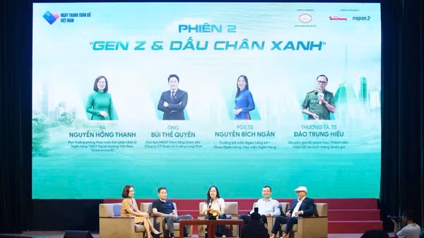 Phiên thảo luận với chủ đề "Gen Z & Dấu chân xanh” tập trung vào những vấn đề thiết thực với người trẻ trong thời đại số. (Ảnh: DƯƠNG TRIỀU)