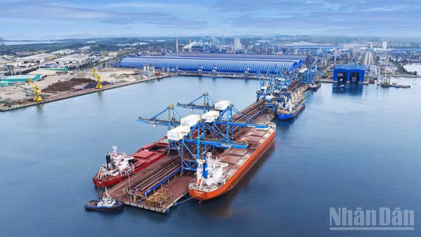 Quảng Ngãi có nhiều tiềm năng về kinh tế biển, logistics, dịch vụ và du lịch. Đây là những lợi thế quan trọng để tỉnh mở rộng không gian phát triển, tăng cường liên kết vùng và nâng cao năng lực cạnh tranh. (Ảnh: HIỂN CỪ)