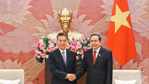 Chủ tịch Quốc hội Trần Thanh Mẫn và Chủ nhiệm Ủy ban Tài chính-Kinh tế của Nhân đại toàn quốc Trung Quốc Chung Sơn. (Ảnh: DUY LINH)