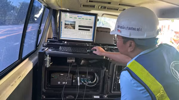 Dữ liệu từ xe khảo sát là cơ sở phục vụ đánh giá hiện trạng, khảo sát và thiết kế phương án sửa chữa mặt đường. (Ảnh: Ánh Hồng)